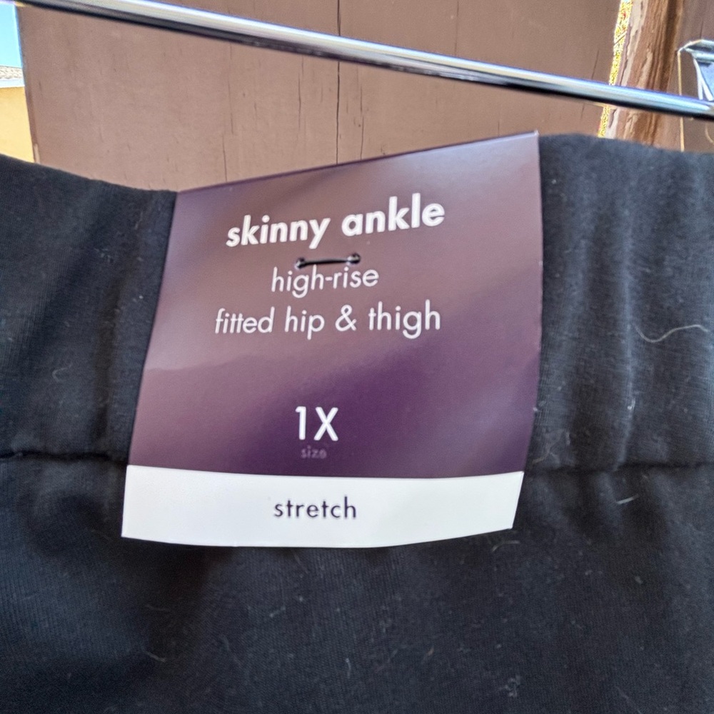 🎉NWT🎉 Ava & Viv Black Ponte Pull-On Pants with Front Pockets - Picture 11 of 12